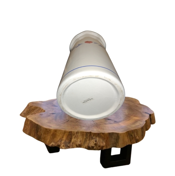 👣4/$20.  Tailored Lila's Vase with Green Leaves and Red Heart - Picture 4 of 5